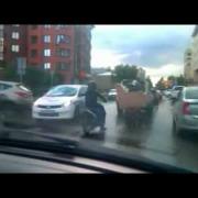 Грузоперевозки на скутере (divan na skutere.wmv)